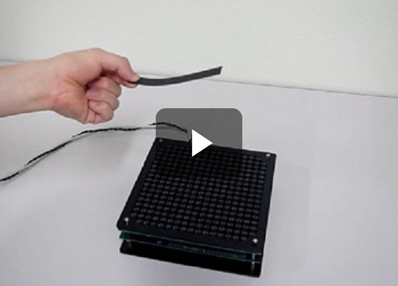 微弱な力が非接触で生じている様子の動画サムネイル