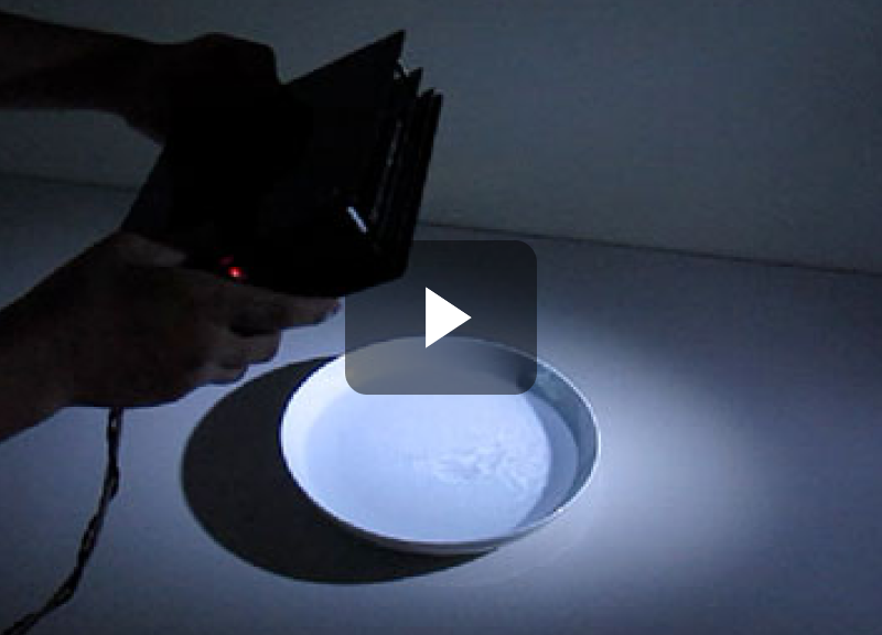 波動制御により微弱な力が水の上を移動している様子の動画サムネイル